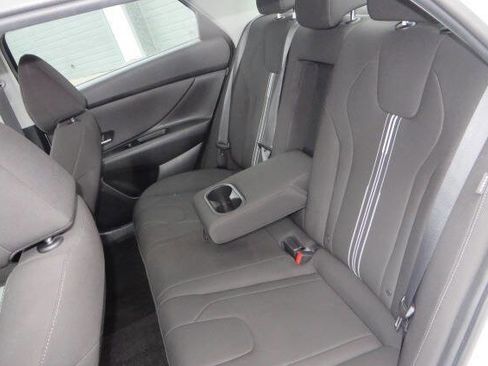 Used 2025 Hyundai Elantra SEL FWD image 33