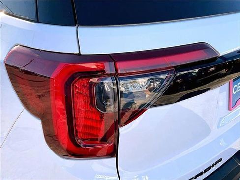 Certified 2023 GMC Acadia SLT w/ Elevation Edition image 29