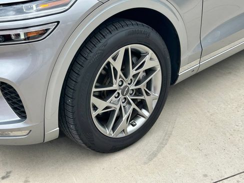 Used 2025 Genesis GV70 2.5T AWD/4WD image 9