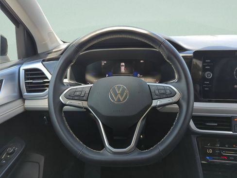 Used 2025 Volkswagen Taos SE FWD image 21