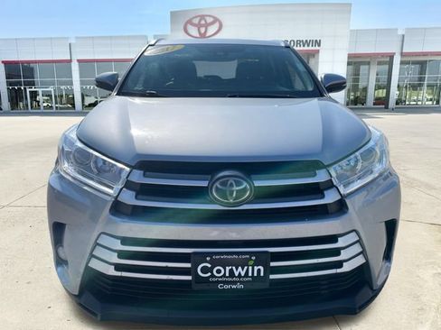 Used 2017 Toyota Highlander XLE AWD/4WD image 8
