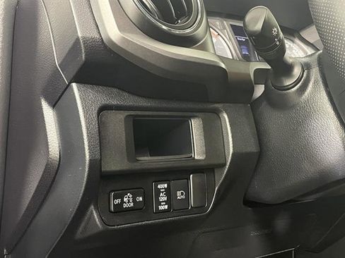 Used 2019 Toyota Tacoma TRD Sport w/ Technology Package image 23