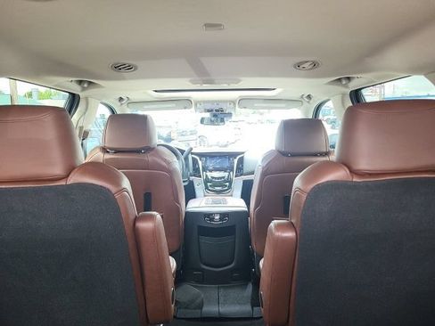 Used 2020 Cadillac Escalade Luxury AWD/4WD image 23