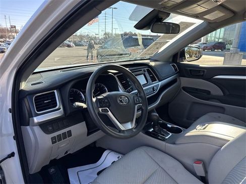 Used 2019 Toyota Highlander LE image 13