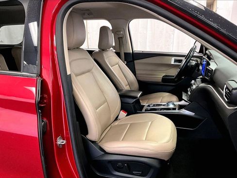 Used 2020 Ford Explorer XLT w/ Equipment Group 202A image 7