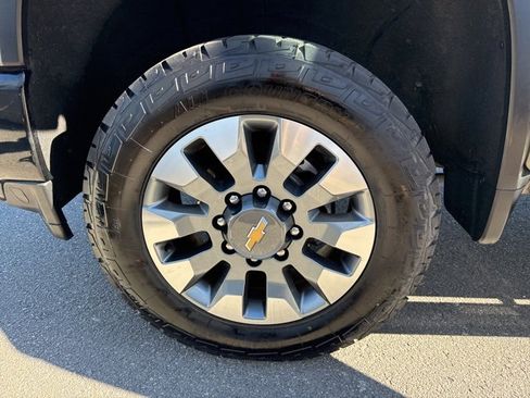 Used 2023 Chevrolet Silverado 2500 Custom w/ Custom Convenience Package image 7