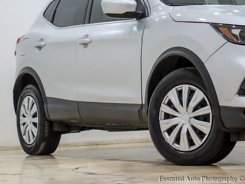 Used 2020 Nissan Rogue Sport S image 4