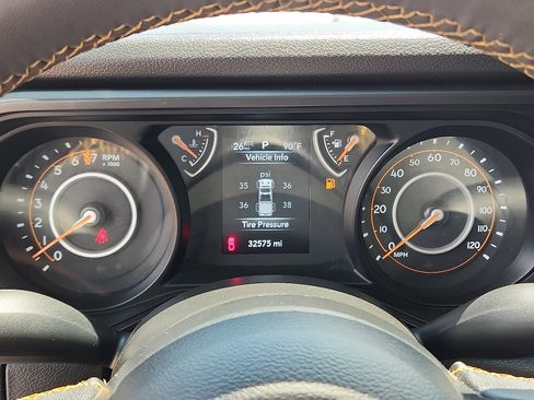 Used 2025 Jeep Gladiator Sport image 16