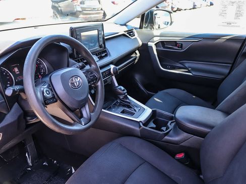 Used 2020 Toyota RAV4 LE FWD image 17