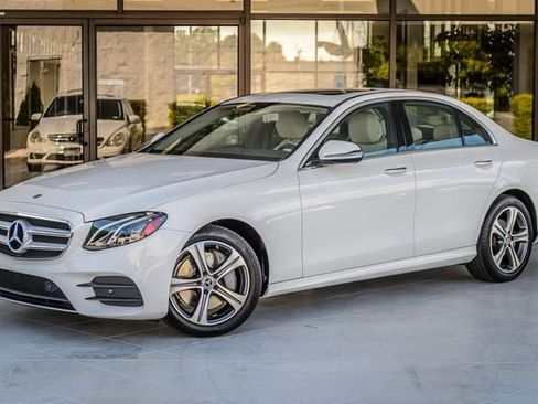 Used 2020 Mercedes-Benz E 350 4MATIC Sedan image 2