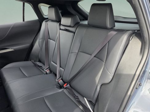 Used 2023 Toyota Venza Limited image 23