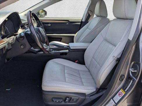 Used 2016 Lexus ES 350 w/ Luxury Package w/Wood Trim FWD image 17