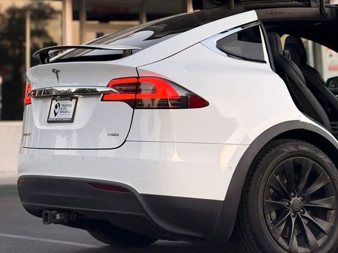 Used 2016 Tesla Model X 75D image 9