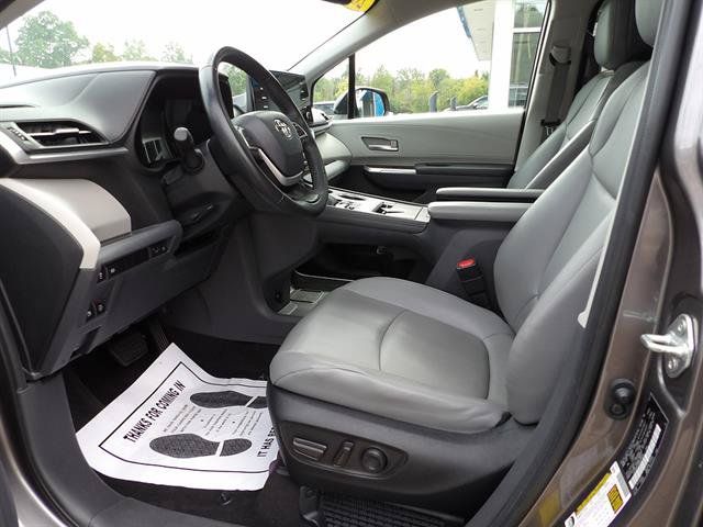 Used 2022 Toyota Sienna XLE FWD image 13