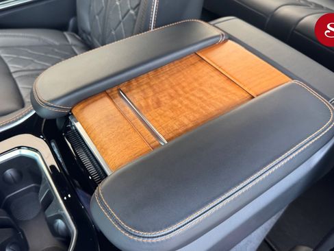 Used 2024 Jeep Grand Wagoneer Series III AWD/4WD image 19