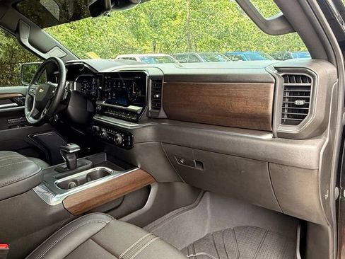 Used 2023 Chevrolet Silverado 1500 High Country w/ High Country Premium Package AWD/4WD image 37