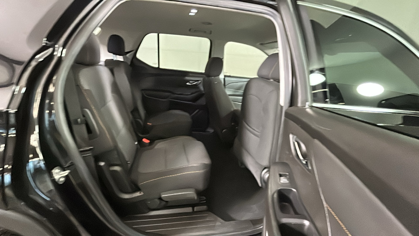Used 2021 Chevrolet Traverse LT FWD image 34