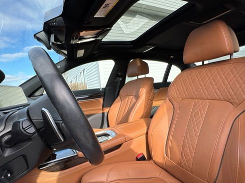 Used 2022 BMW 740i xDrive w/ M Sport Package image 9
