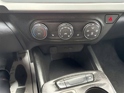 Used 2025 Chevrolet Trax LS w/ LS Convenience Package image 9