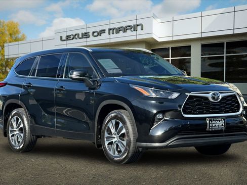 Used 2022 Toyota Highlander XLE AWD/4WD image 6