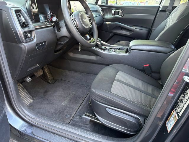 Used 2023 Kia Sorento LX FWD image 9