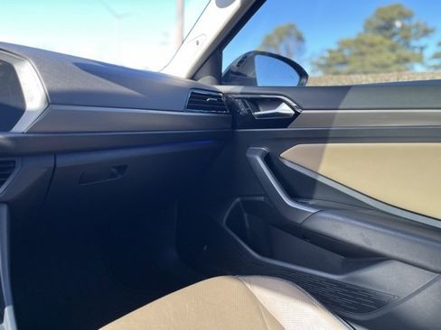 Used 2019 Volkswagen Jetta SEL Premium image 29