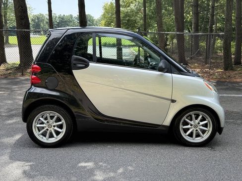 Used 2009 smart fortwo passion RWD image 3
