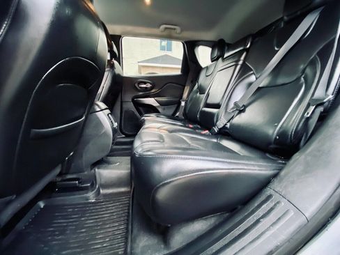 Used 2019 Jeep Cherokee Limited image 27