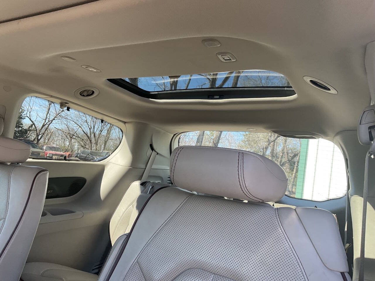 Used 2020 Chrysler Pacifica Limited FWD image 15