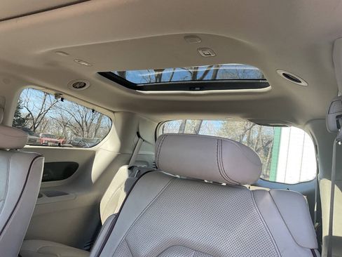 Used 2020 Chrysler Pacifica Limited FWD image 15