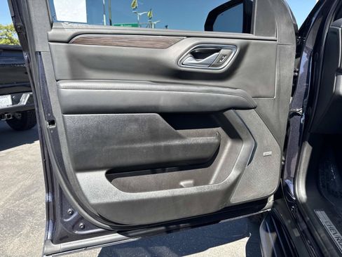Used 2022 Chevrolet Suburban LT w/ LT Signature Package RWD image 20