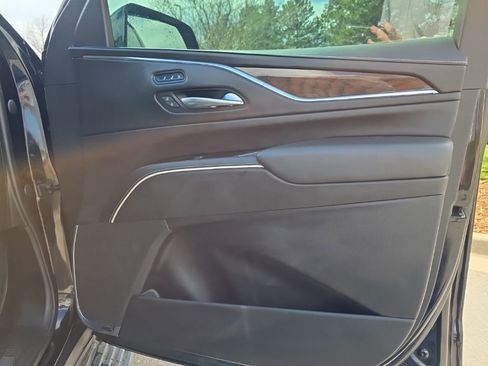 Used 2022 Cadillac Escalade Sport Platinum w/ LPO, ONYX Package image 24