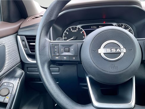 Used 2023 Nissan Rogue S AWD/4WD image 10