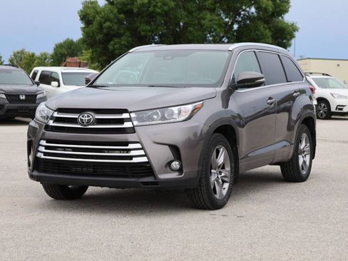 Used 2018 Toyota Highlander Limited AWD/4WD image 6