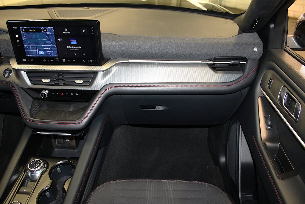 Used 2025 Ford Explorer ST-Line AWD/4WD image 31