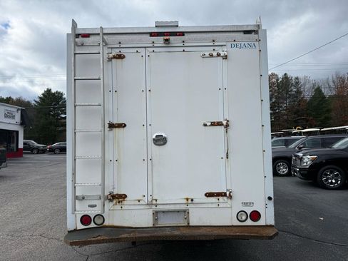 Used 2009 Ford F550 2WD Regular Cab Super Duty image 8