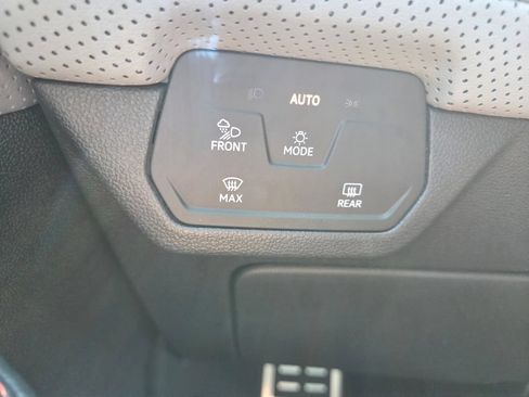 Used 2024 Volkswagen Atlas Peak Edition SE AWD/4WD image 12