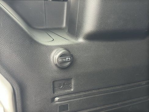 Used 2025 Jeep Wrangler Sahara image 20