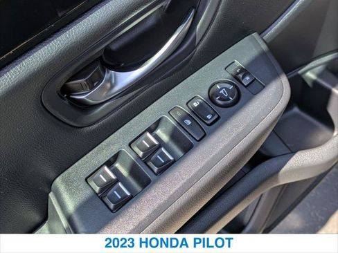 Used 2023 Honda Pilot Sport image 13
