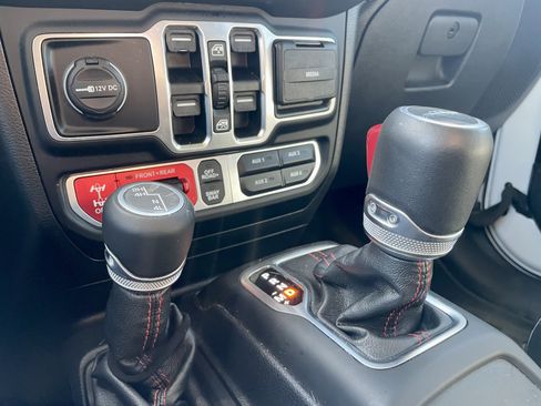 Used 2020 Jeep Gladiator Rubicon AWD/4WD image 18