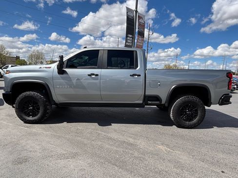 Used 2024 Chevrolet Silverado 2500 ZR2 AWD/4WD image 8