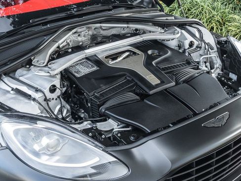 Used 2022 Aston Martin DBX image 36