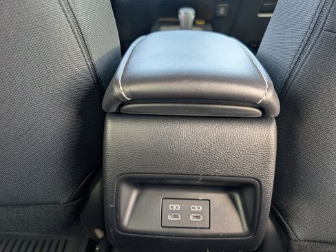 Used 2025 Toyota Corolla SE image 7