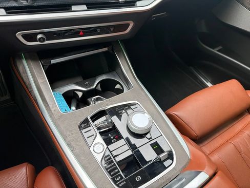 Used 2025 BMW X7 xDrive40i w/ M Sport Package AWD/4WD image 23