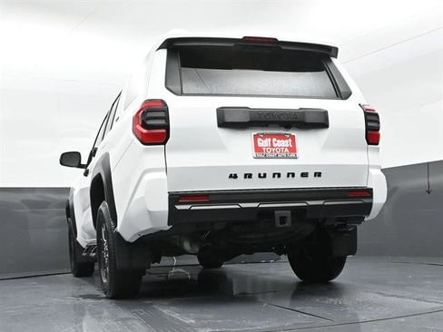 Used 2025 Toyota 4Runner SR5 AWD/4WD image 34