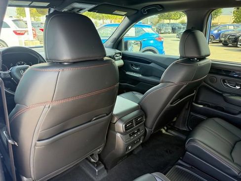 Used 2025 Honda Pilot TrailSport image 27