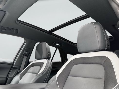 Used 2025 Chevrolet Blazer EV LT image 24