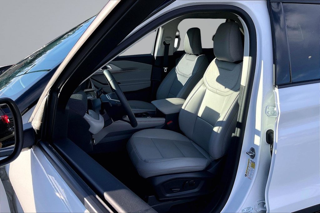 Used 2026 Ford Explorer Active w/ Active Comfort Package RWD image 22