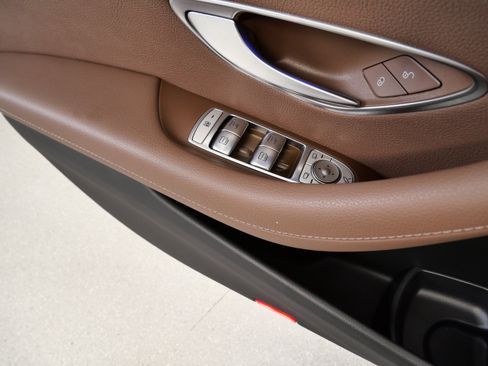 Used 2020 Mercedes-Benz E 350 4MATIC Sedan image 33
