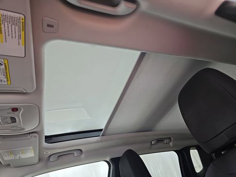 Used 2018 Jeep Renegade Trailhawk w/ UConnect 8.4 Nav Group image 34